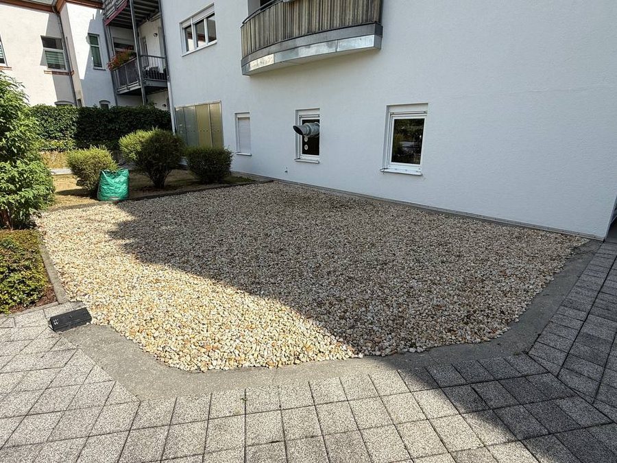 Außenanlage nach der Grünpflege